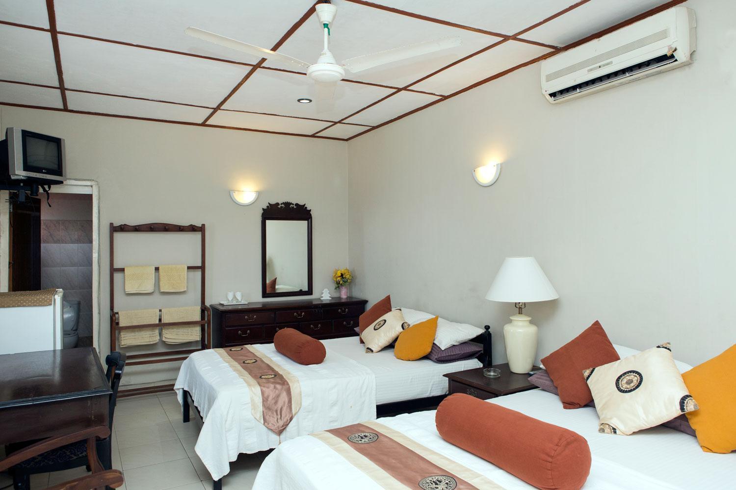 Ranveli Beach Hotel Dehiwala-Mount Lavinia Ngoại thất bức ảnh