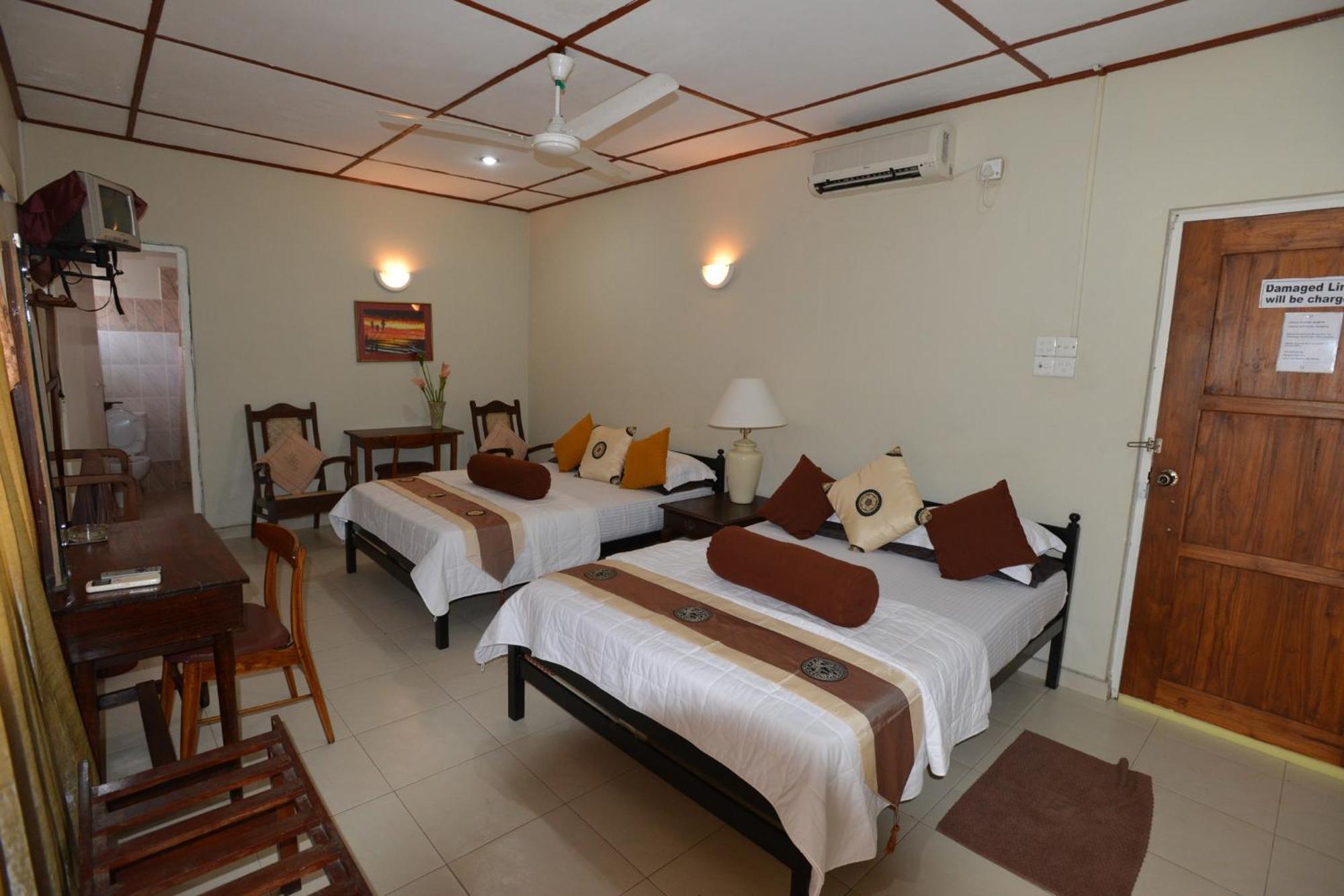 Ranveli Beach Hotel Dehiwala-Mount Lavinia Ngoại thất bức ảnh