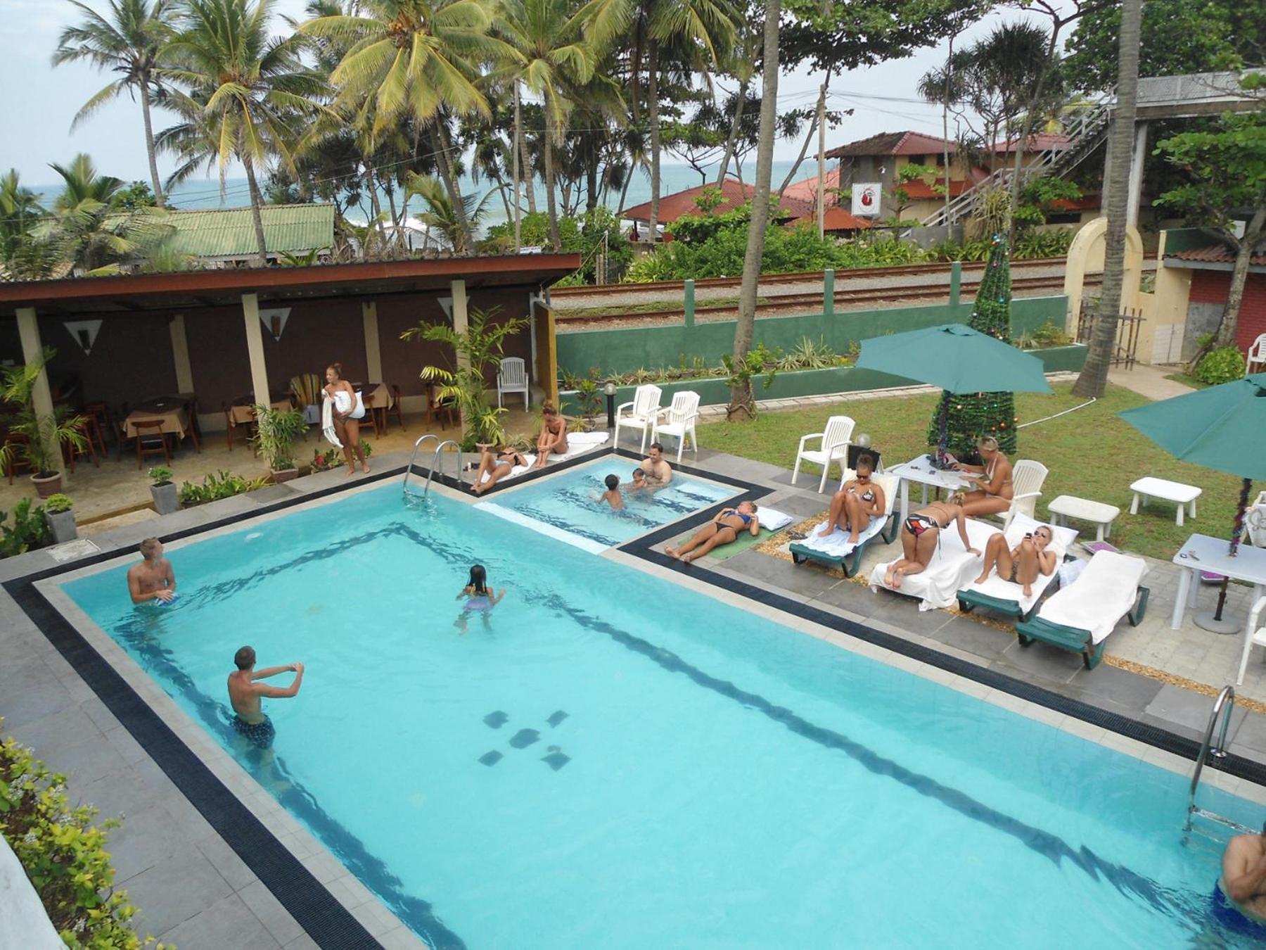 Ranveli Beach Hotel Dehiwala-Mount Lavinia Ngoại thất bức ảnh