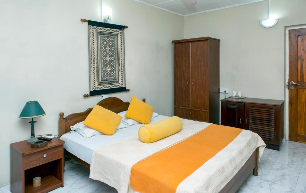 Ranveli Beach Hotel Dehiwala-Mount Lavinia Ngoại thất bức ảnh