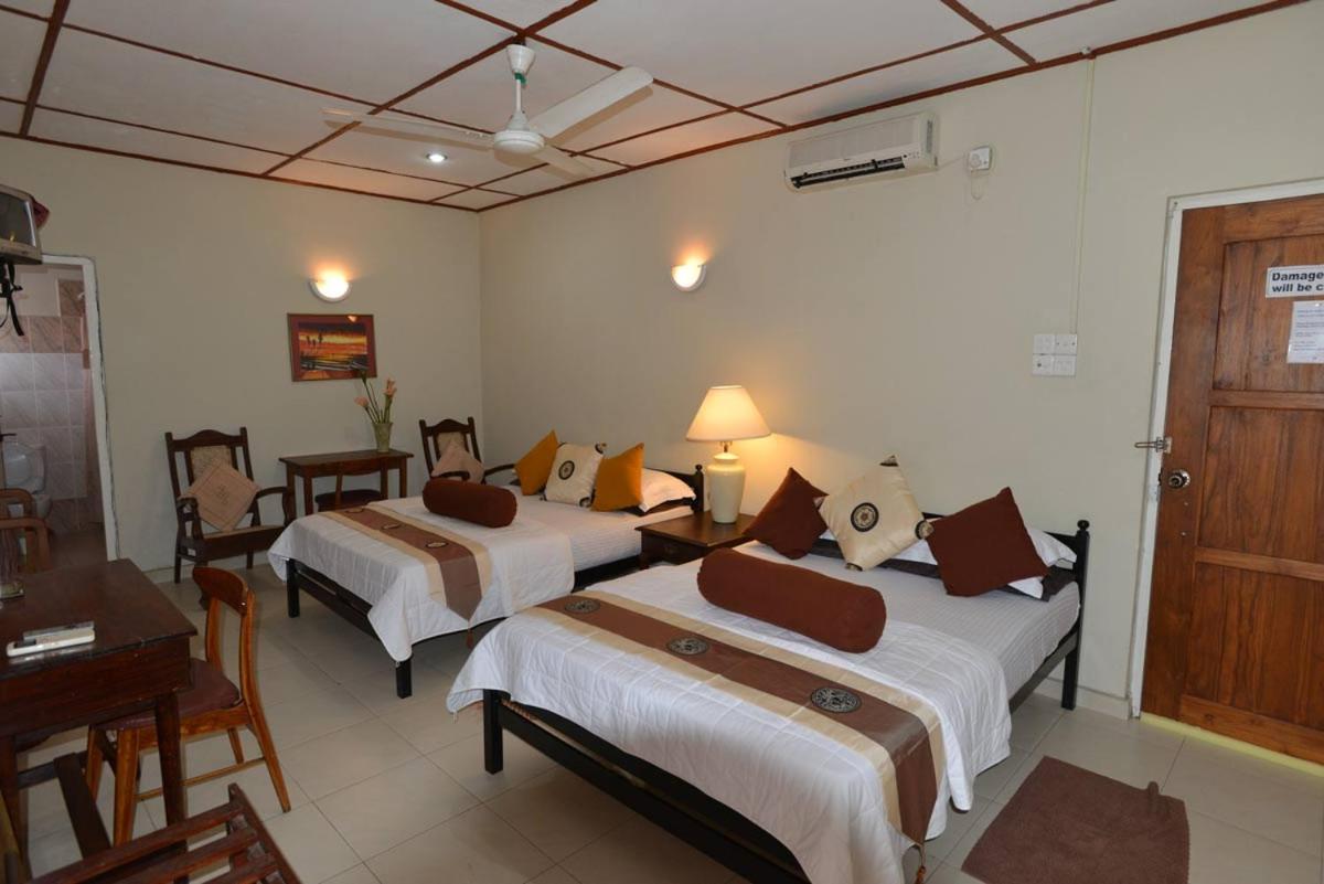 Ranveli Beach Hotel Dehiwala-Mount Lavinia Ngoại thất bức ảnh