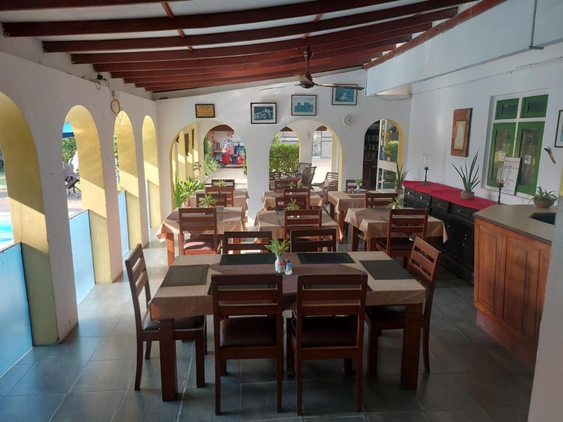 Ranveli Beach Hotel Dehiwala-Mount Lavinia Ngoại thất bức ảnh