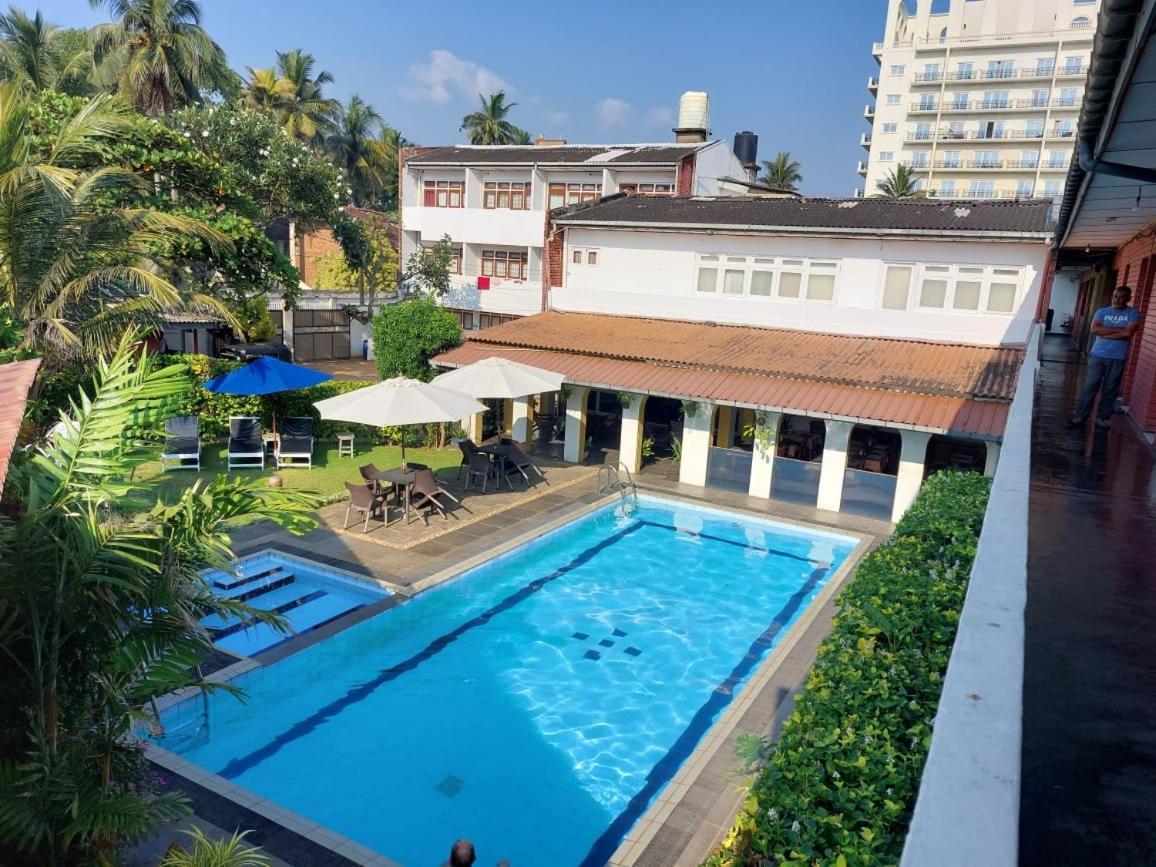 Ranveli Beach Hotel Dehiwala-Mount Lavinia Ngoại thất bức ảnh